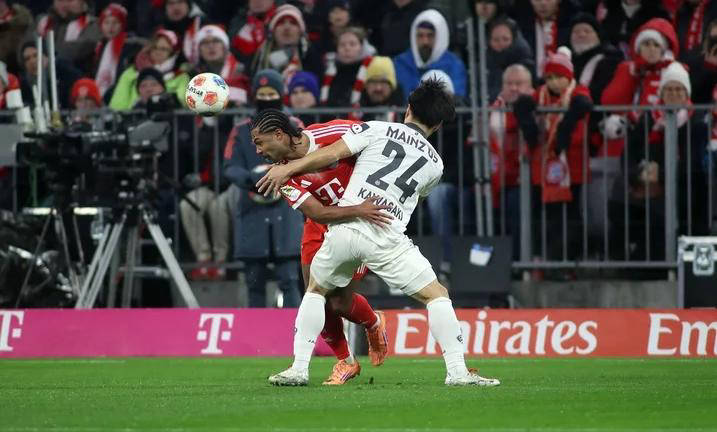 欧冠6冠王惊险保分，拜仁85%控球狂轰24脚，创造52年德甲神迹