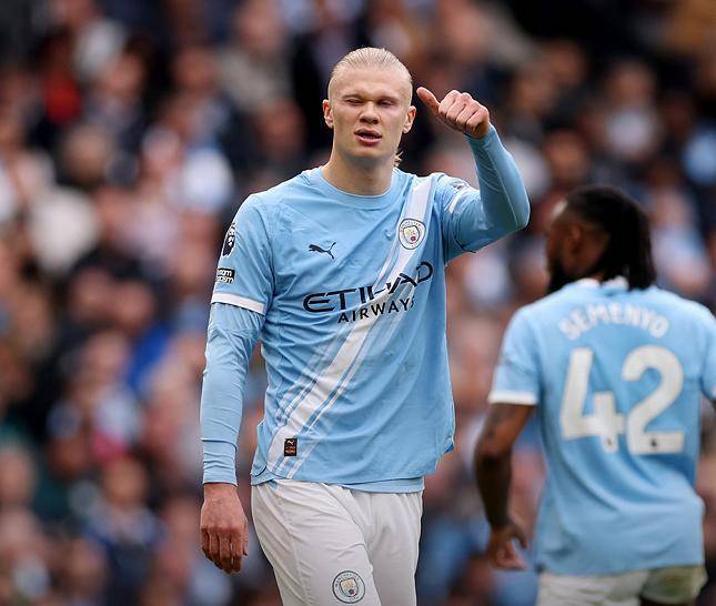 足坛一夜动态：利物浦绝杀，拜仁成就双冠王，曼城2-1再胜阿森纳